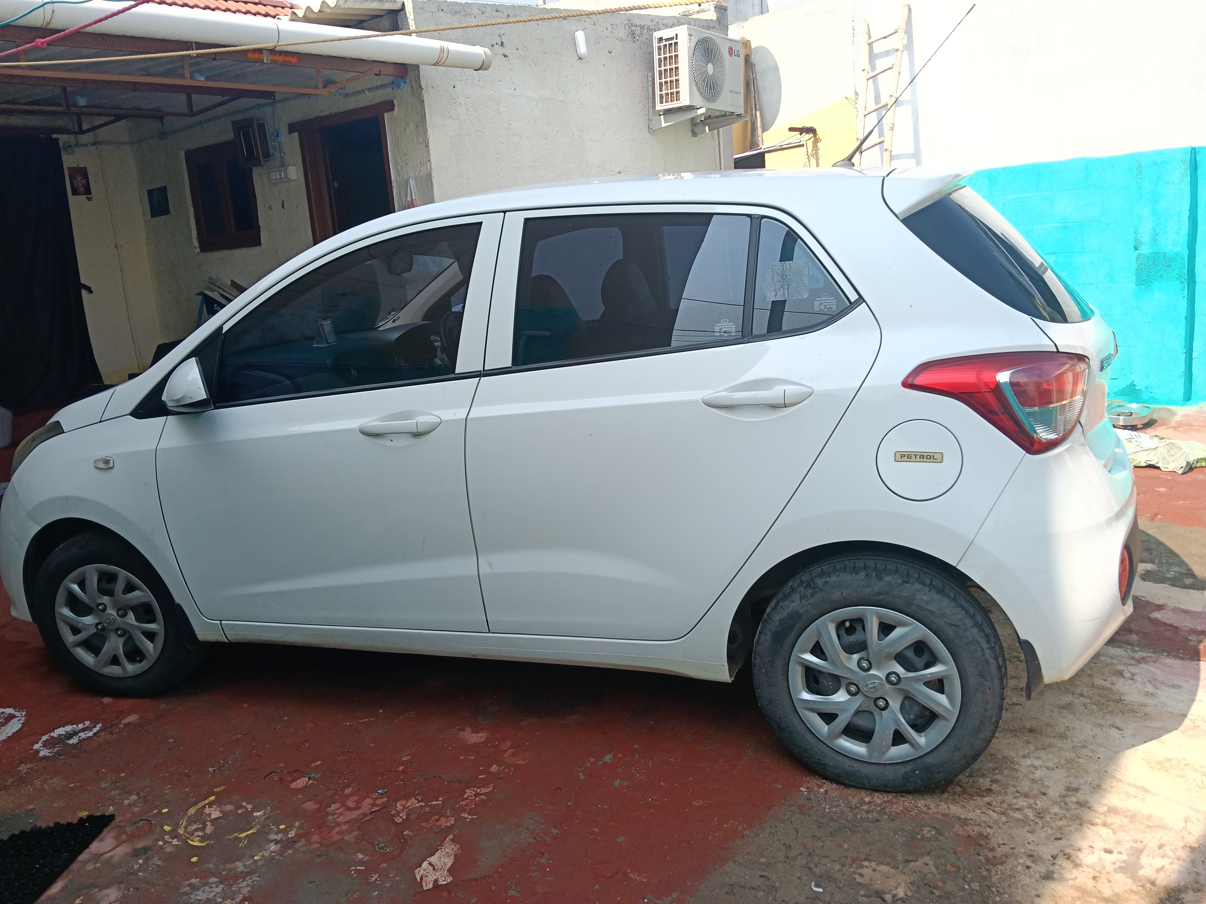 HYUNDAI GRAND I 10
