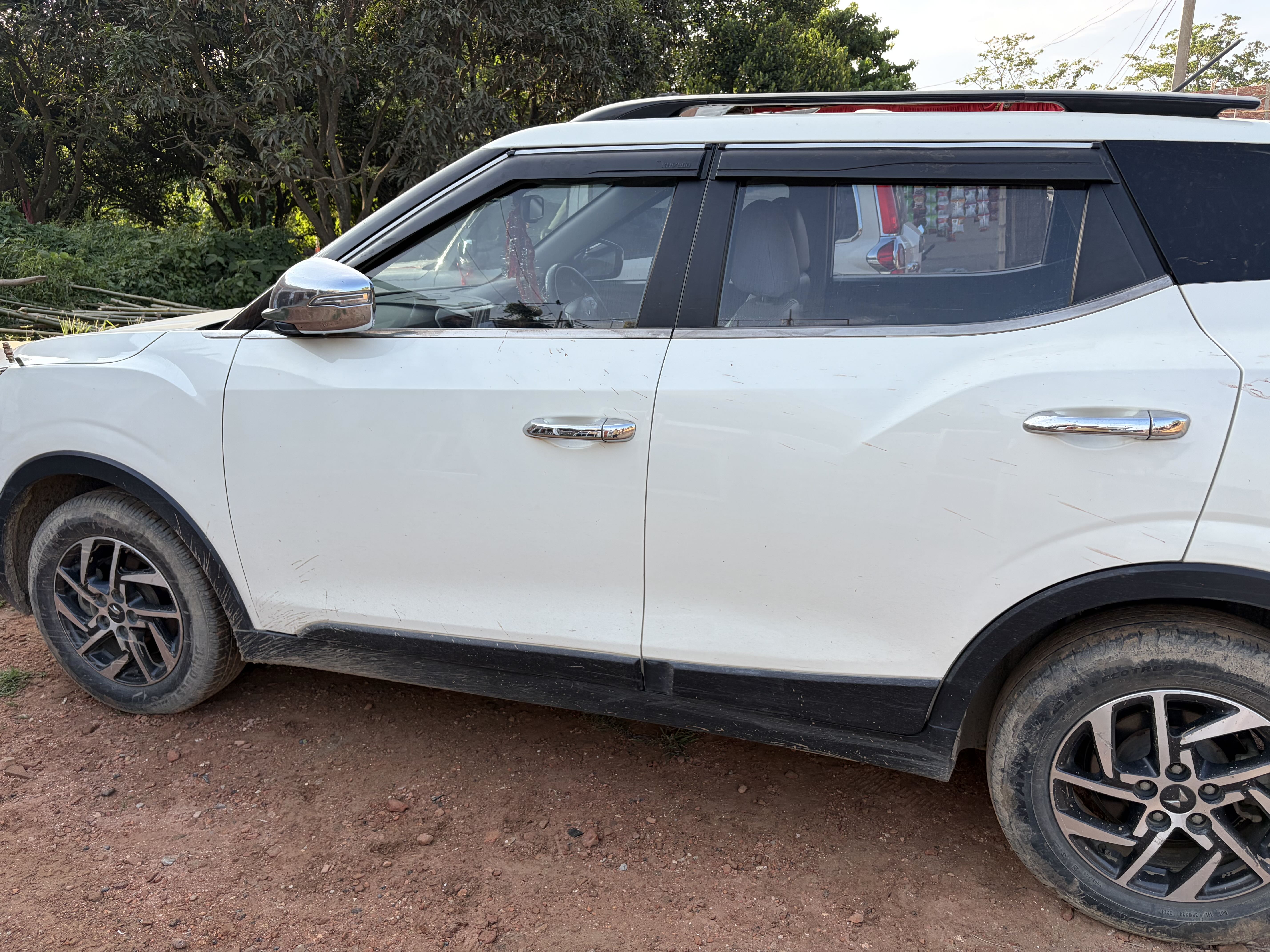 MAHINDRA XUV300