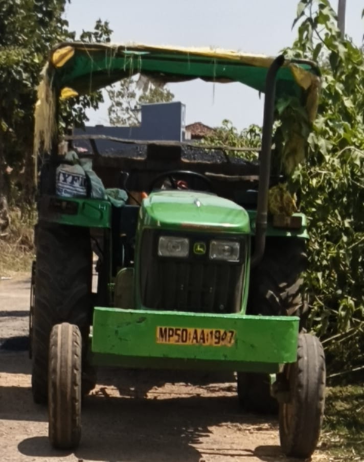 John Deere 5105