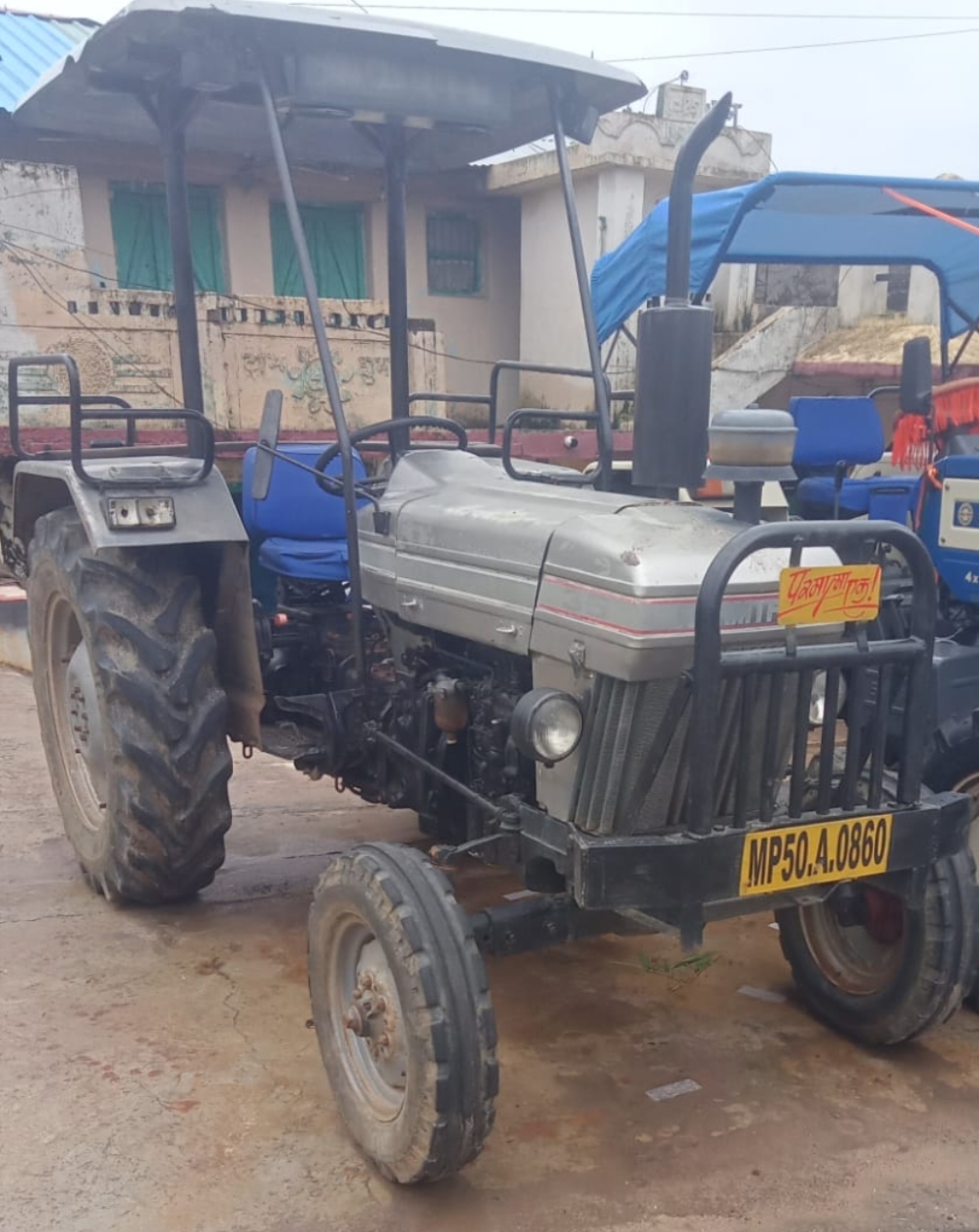 Escorts Farm Trac 35