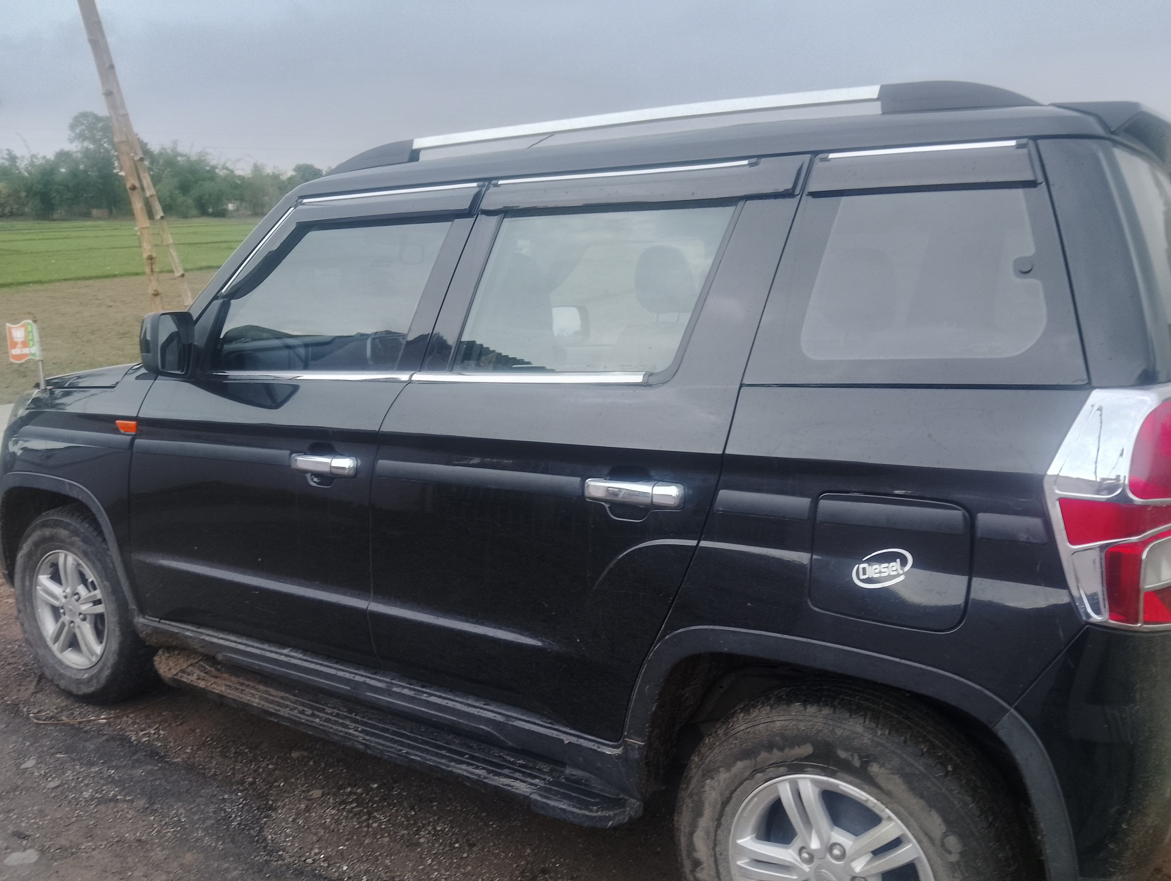 MAHINDRA BOLERO NEO